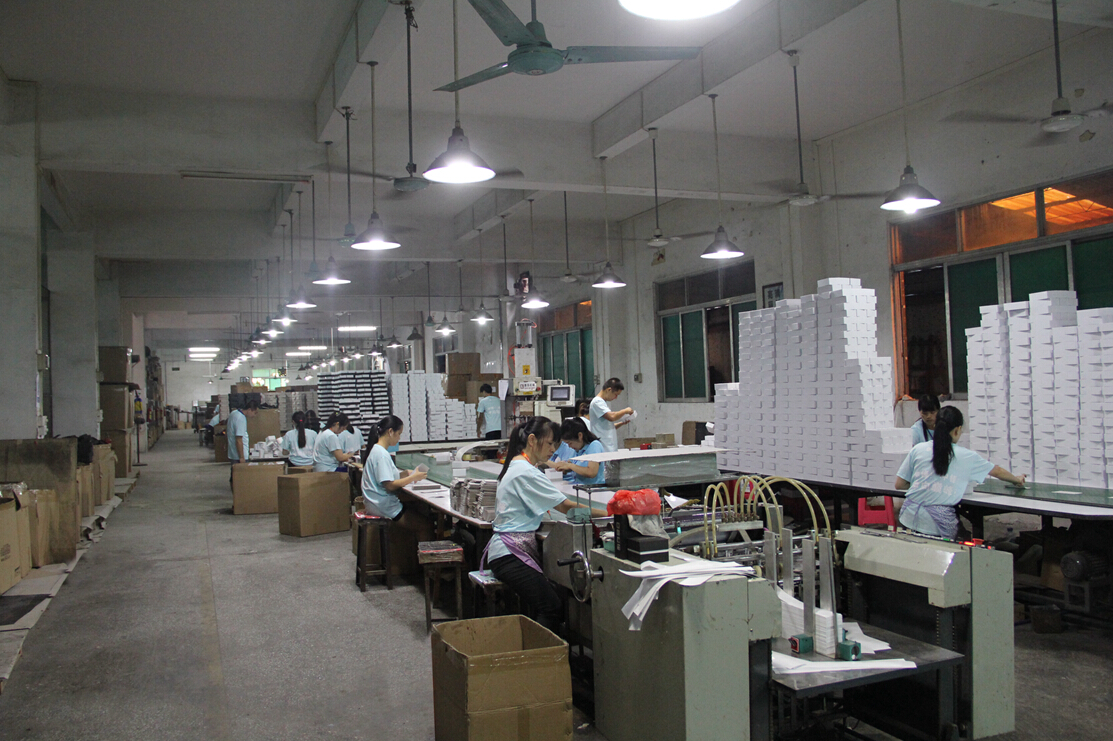 駿業包裝廠化生產流水線