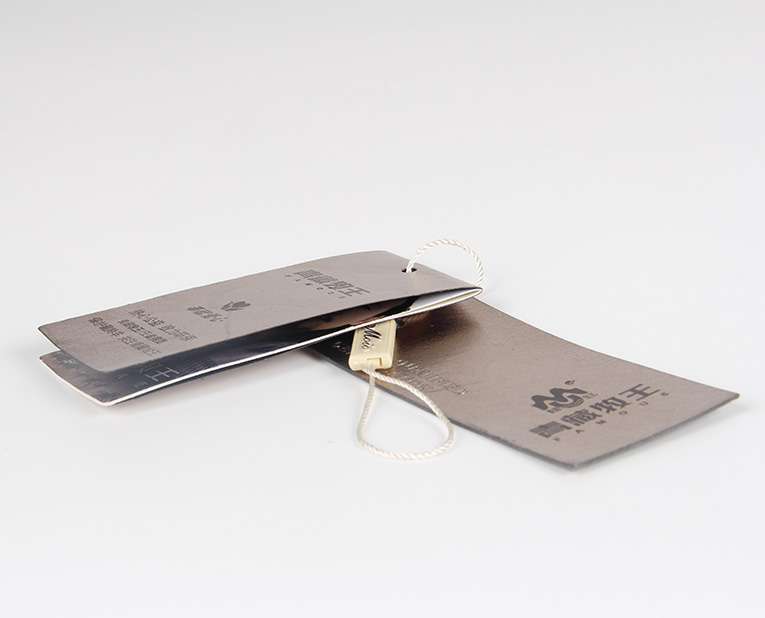 襯衫吊牌定做和其他吊牌做法有哪些不同 襯衫吊牌定做和其他吊牌做法有哪些不同