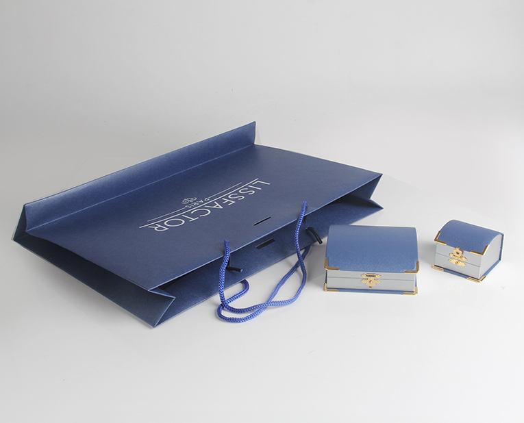 廣東禮品袋定做的覆膜工藝迎來綠色! 廣東禮品袋定做的覆膜工藝迎來綠色!