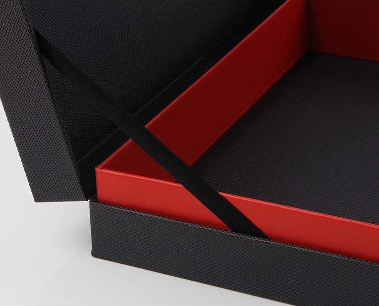 t恤的包裝盒用專色訂做不怕跑偏是因?yàn)檫x對(duì)紙 t恤的包裝盒用專色訂做不怕跑偏是因?yàn)檫x對(duì)紙