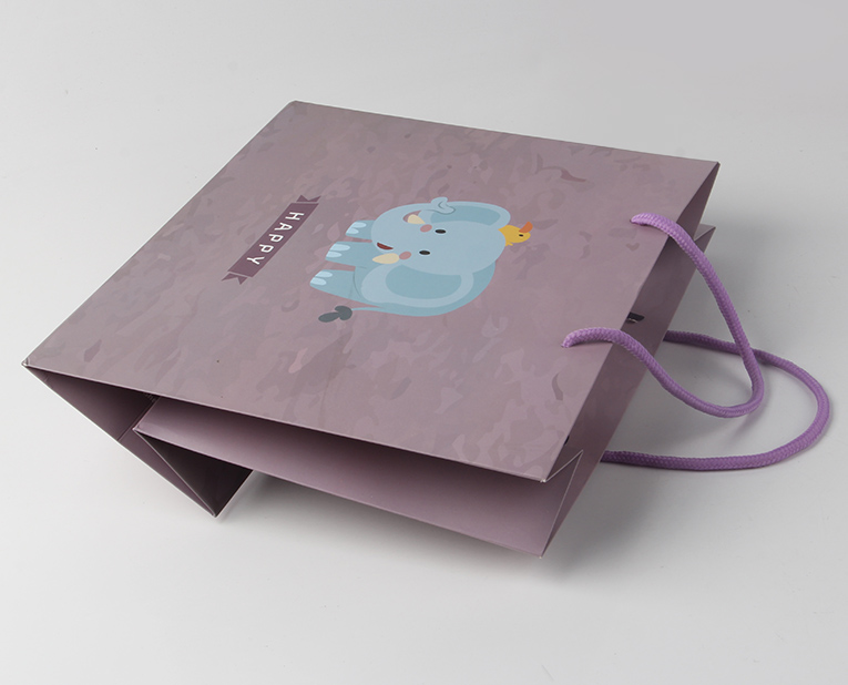 化妝品禮品袋嘗試在冬天用夏天的光油訂制，結果無奈