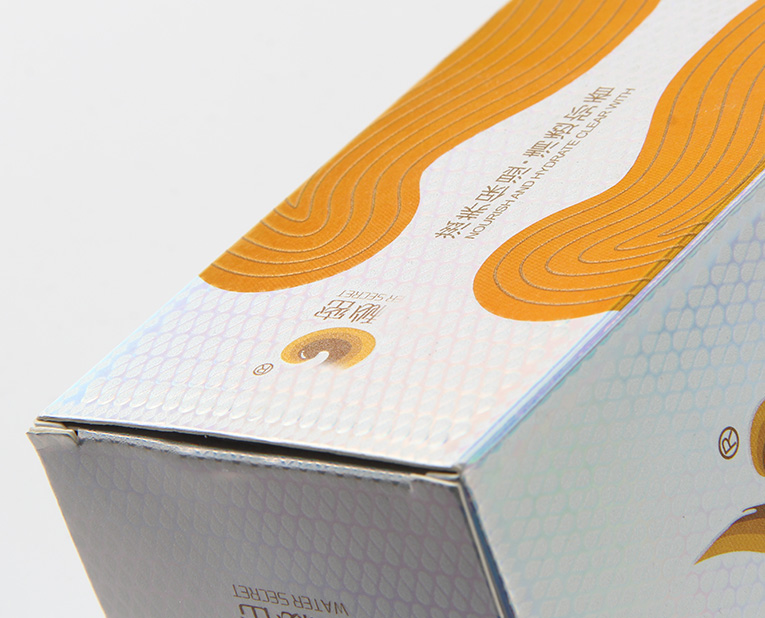 化妝品盒子工廠的老師傅和業務一起解決防止涂改盒子的問題 化妝品盒子工廠的老師傅和業務一起解決防止涂改盒子的問題