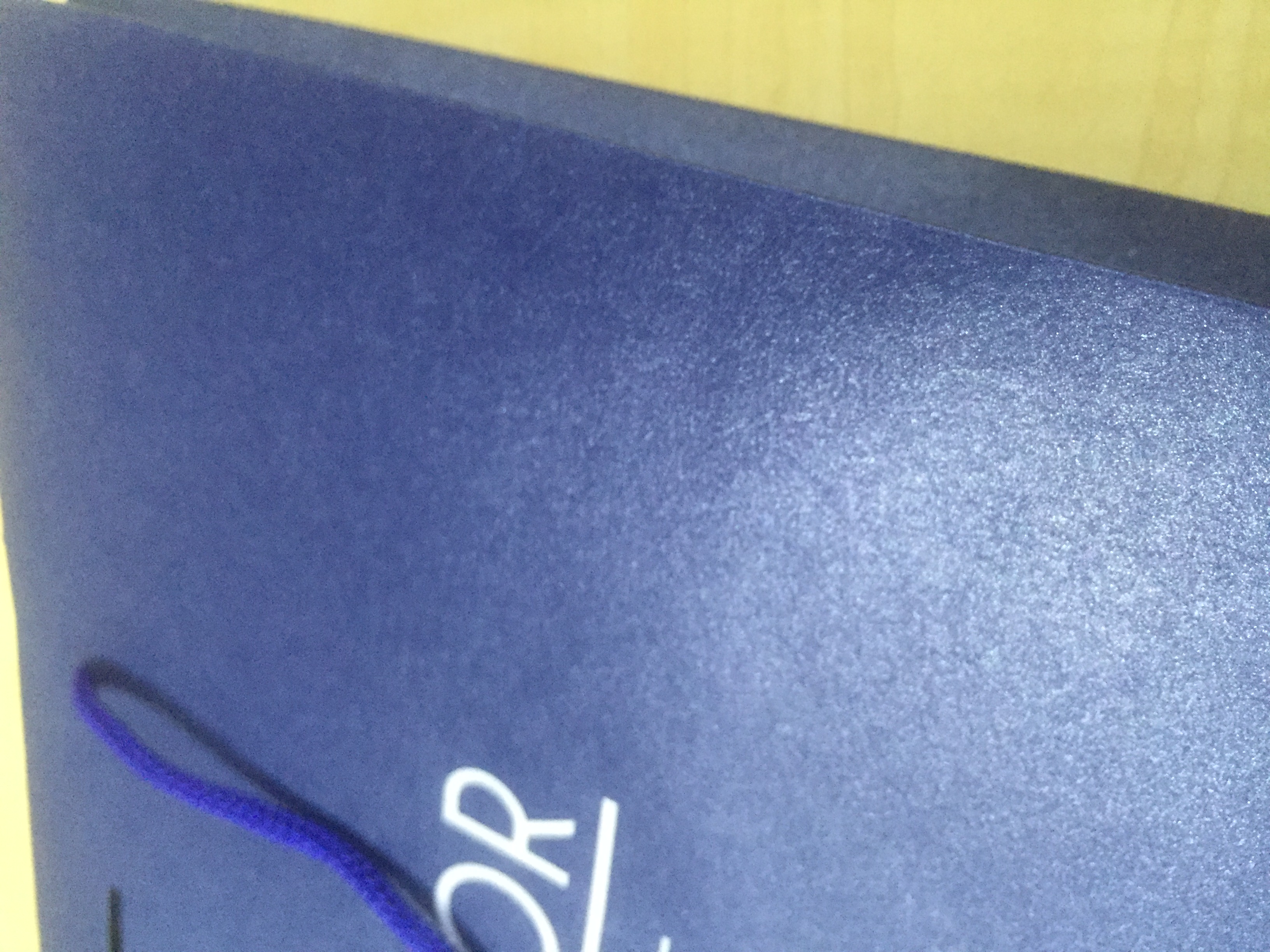 3個簡單細節的襯衫紙袋設計,能讓消費者有不一樣的體驗 3個簡單細節的襯衫紙袋設計,能讓消費者有不一樣的體驗