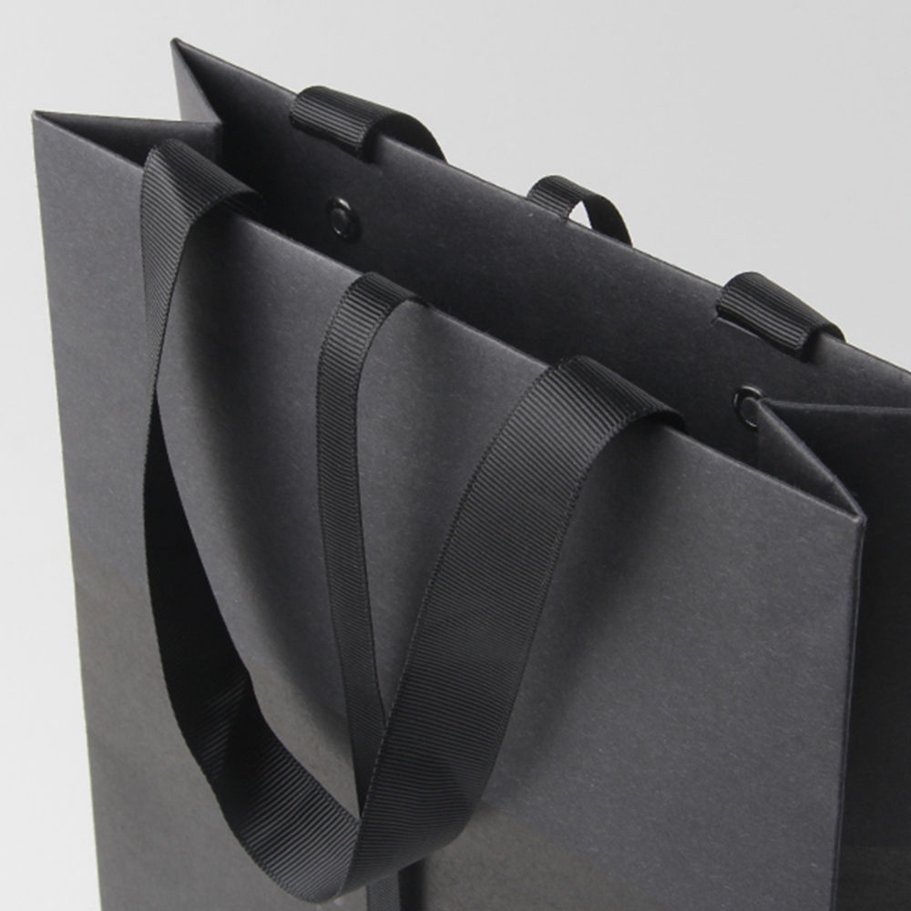 電子產(chǎn)品禮品袋生產(chǎn)廠家給封口絲帶訂下的規(guī)矩 電子產(chǎn)品禮品袋生產(chǎn)廠家給封口絲帶訂下的規(guī)矩