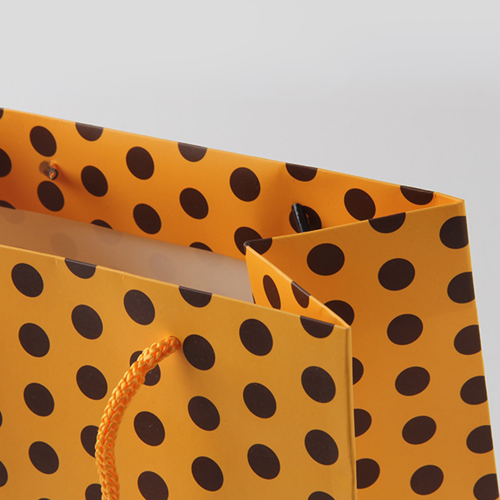 相機(jī)紙袋生產(chǎn)廠家的業(yè)務(wù)同事當(dāng)時(shí)就“O”嘴了 相機(jī)紙袋生產(chǎn)廠家的業(yè)務(wù)同事當(dāng)時(shí)就“O”嘴了