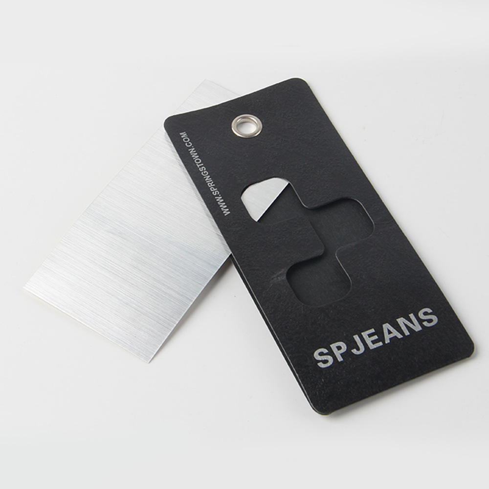 電子產品吊牌定制考慮好這些要素,鏤空工藝也挺不錯 電子產品吊牌定制考慮好這些要素,鏤空工藝也挺不錯