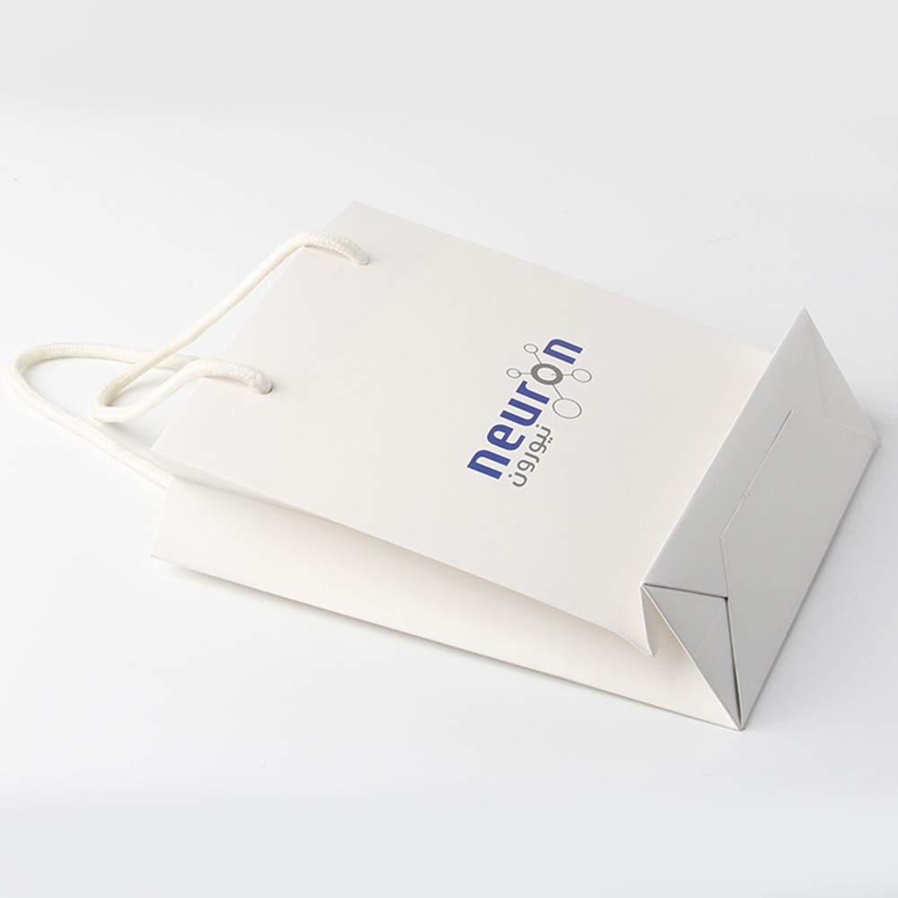 山寨劣質廠家提供的化妝品紙袋訂做的危害在于這2點 山寨劣質廠家提供的化妝品紙袋訂做的危害在于這2點